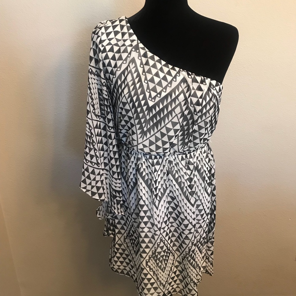 Pretty asymmetrical black and white dress!